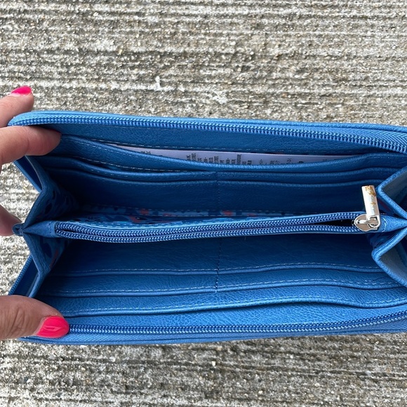 Disney Parks Loungefly Lilo and Stitch wallet Large Zip Around - Picture 8 of 8